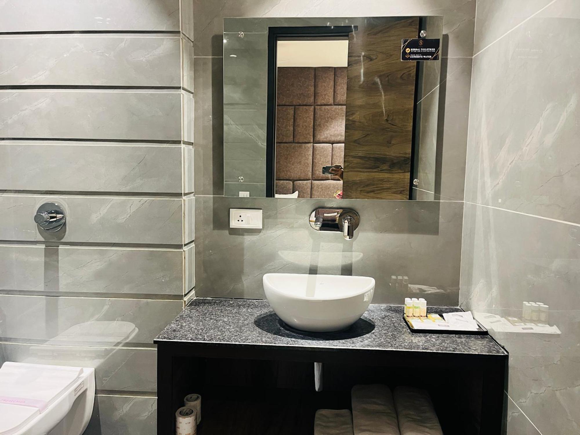Hotel At Residency Kaushambi Couple Friendly Ghaziabad Eksteriør billede